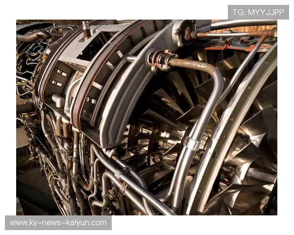 赛道事故导致赛事中止,救援直升机紧急降落