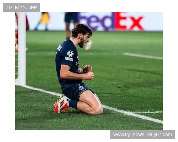 那不勒斯侧翼插上频繁,整体压迫让对手焦躁