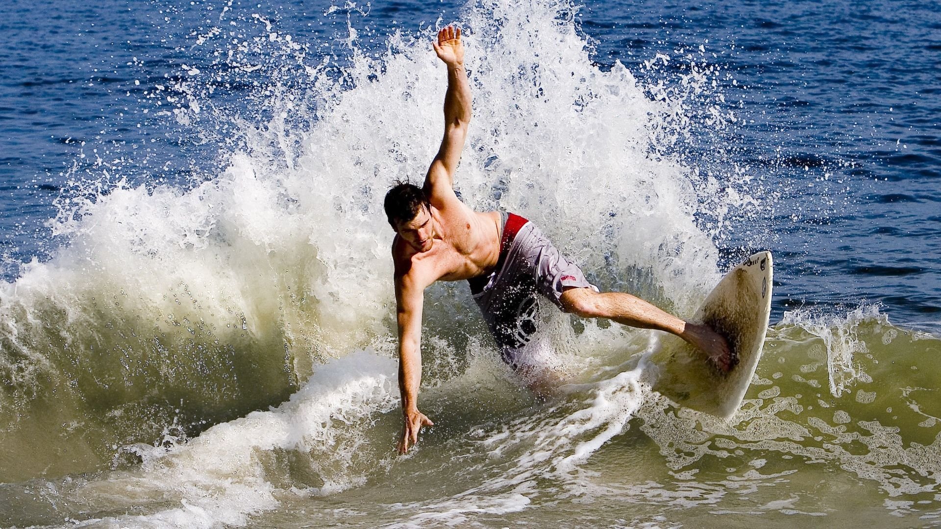 排球比赛关键发球决定比赛节奏