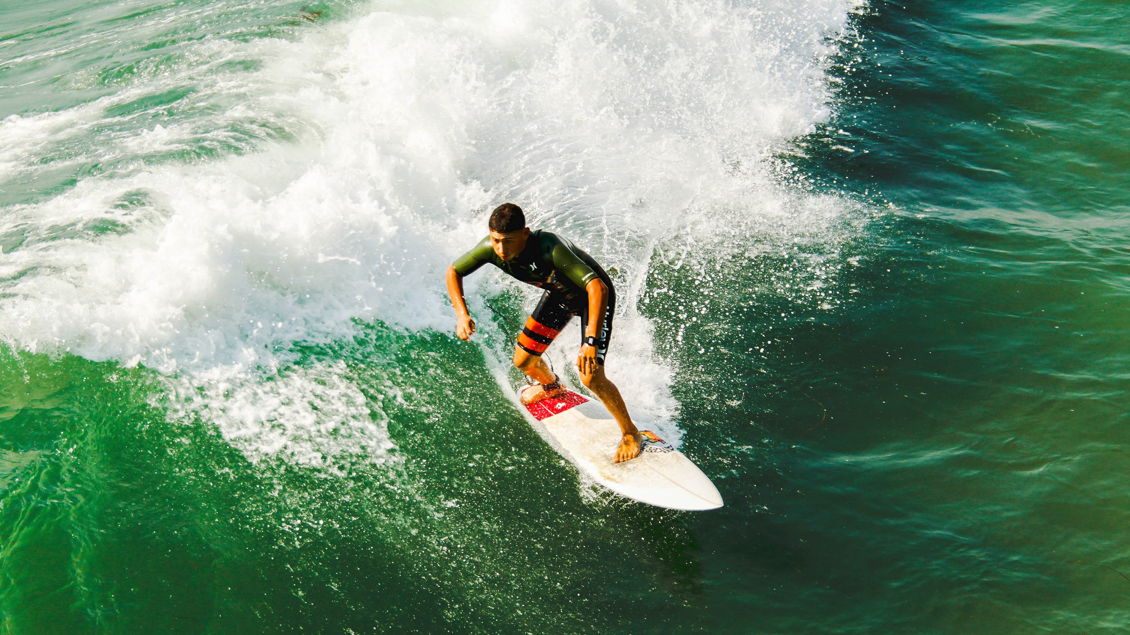 欧冠半决赛席位争夺进入关键阶段